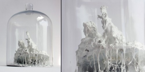 De bij toeval ontstane sculptuur van gesmolten plastic dieren CREDITS: Danielle Frenken