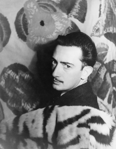 Salvador Dalí in 1939 CREDITS: Wikimedia Commons fotograaf onbekend
