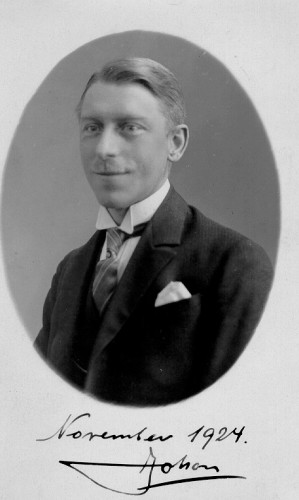 Johan Steenbergen in 1924, een grondlegger van de moderne camera CREDITS: Drukkerijmuseum Meppel