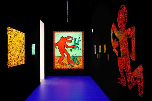 Black Light room in de tentoonstelling Keith Haring The Political Line CREDITS: Kunsthal Rotterdam